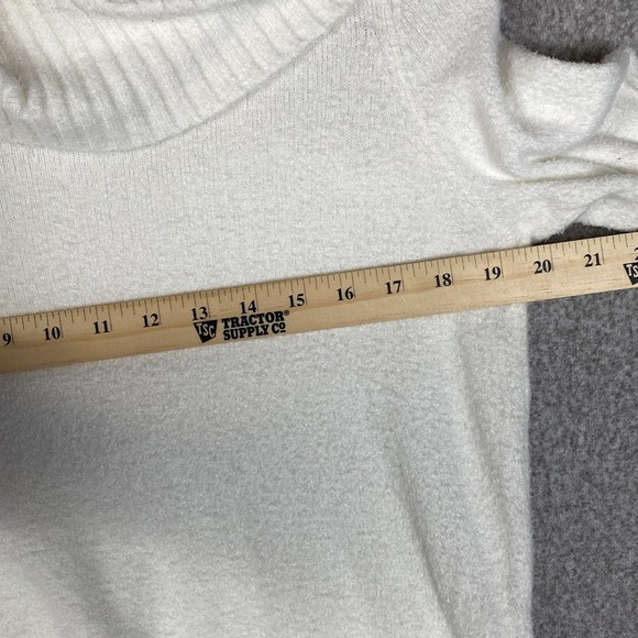 Rachel Zoe turtleneck cream sweater super soft Medium minimalist chic city - Picture 8 of 9